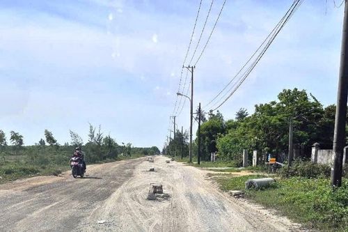 Quảng Ngãi: Đường Thanh Niên xuống cấp nghiêm trọng
