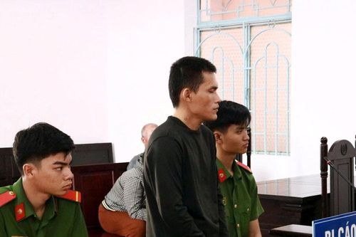Lãnh án hơn 13 năm tù vì vô cớ đâm người, đốt xe