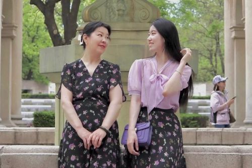 Sợ con cái ế, ba mẹ Trung Quốc tìm 'thông gia online'