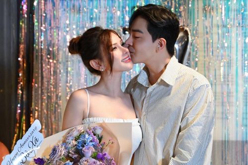 Thu Thủy và chồng kém 10 tuổi tình tứ