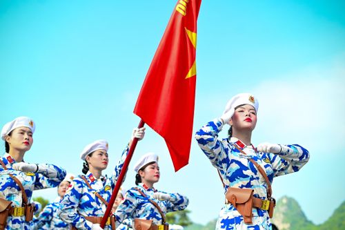 Các nữ chiến sĩ đẹp rạng rỡ tại tổng hợp luyện diễu binh 2/9