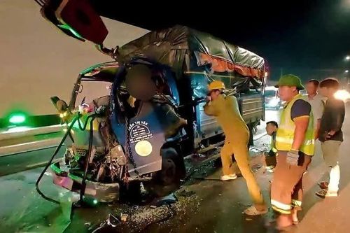 Tai nạn giao thông mới nhất 18/7/2025: ô tô tải nát đầu sau cú tông xe giường nằm