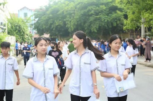 10 trường THPT công lập hạ điểm chuẩn, trong đó có THPT Yên Hòa