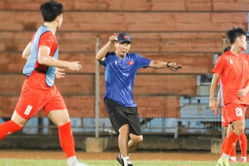 Tin nóng bóng đá Việt hôm nay 18/7: U23 Việt Nam không được làm quen sân thi đấu; Công Phượng có thầy mới
