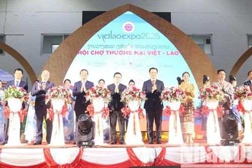Khai mạc Hội chợ thương mại Việt-Lào năm 2025