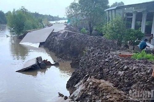 Giao thông nông thôn Cà Mau tê liệt vì sạt lở đất