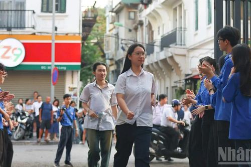 Hạ điểm chuẩn, tuyển bổ sung vào lớp 10 các trường công lập của Hà Nội