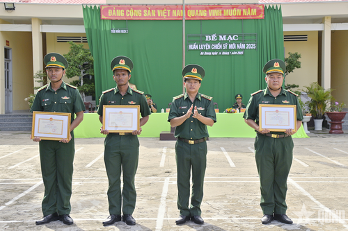 Bộ đội Biên phòng tỉnh An Giang bế mạc huấn luyện chiến sĩ mới năm 2025