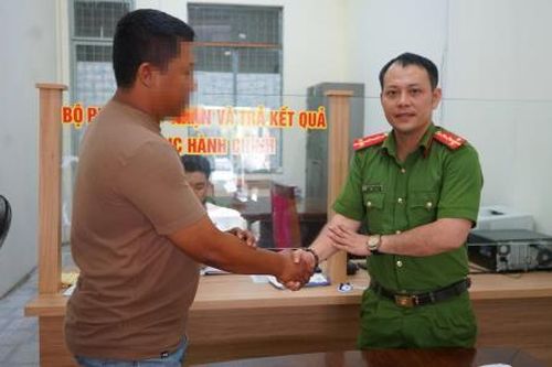 Người dân dũng cảm chặn bắt quái xế