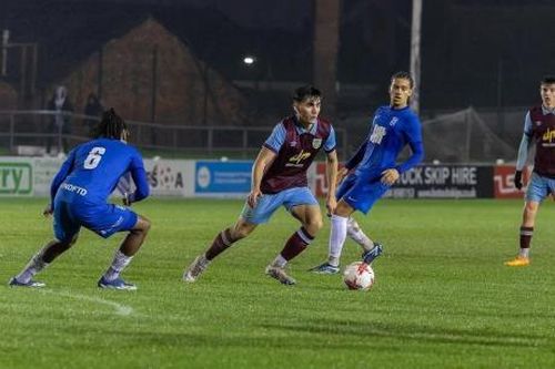Hai cầu thủ Việt kiều thử việc tại V . League
