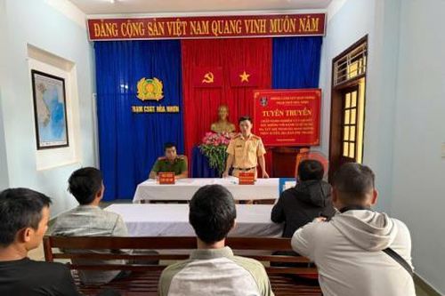 CSGT tăng cường tuyên truyền pháp luật cho thanh thiếu niên và doanh nghiệp tại Đà Nẵng