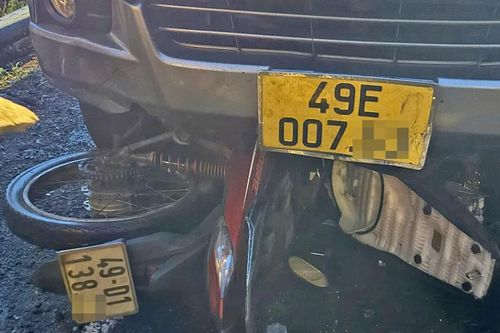 Xe ô tô va chạm xe máy trên đèo Tà Nung khiến 2 người tử vong