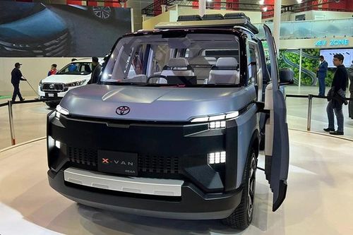 Toyota X-Van Gear - MPV 'đẹp như Land Cruiser' sắp ra mắt