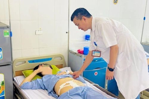 Phụ nữ 54 tuổi phải làm hậu môn nhân tạo vì detox đại tràng