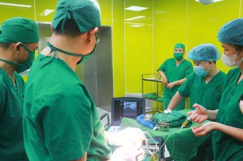 Cứu cánh tay 'đông cứng' lâu năm cho người bệnh 51 tuổi