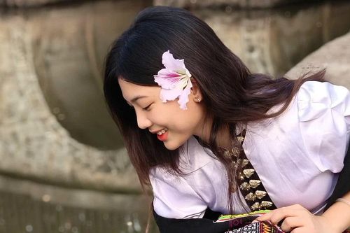 Nữ sinh người Thái đạt điểm 10 môn Địa lí mong làm cô giáo dạy Văn