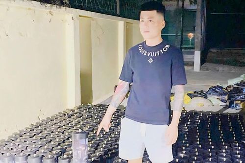Bắt giữ thanh niên vận chuyển trái phép 384 bình khí cười