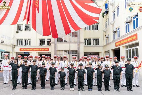 Chương trình giáo dục trải nghiệm 'Không chạm màn hình cùng cảnh sát cơ động'