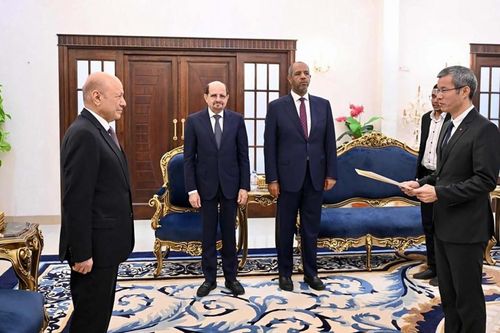 Đại sứ Hoàng Hữu Anh trình Thư ủy nhiệm lên Chủ tịch Hội đồng Tổng thống Yemen