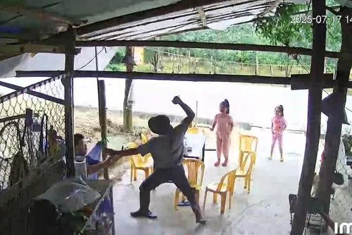 Quảng Ngãi: Người đàn ông bị đâm liên tiếp khi đang nằm nghỉ trên võng