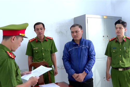 Bắt tạm giam nhân viên ngân hàng lừa đảo chiếm đoạt tài sản