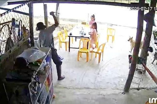 Tạm giữ đối tượng chém người trong quán nước mía
