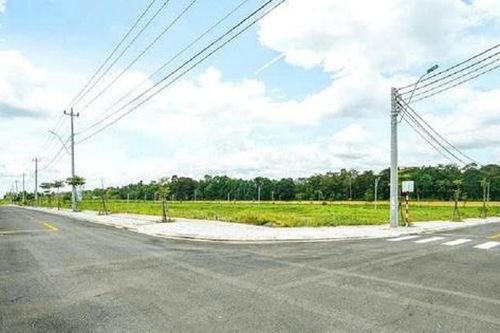 Cuộc đấu giá đến 1h sáng, đất trung tâm Quảng Ngãi 'nóng' kỷ lục, vùng Kon Tum cũ rớt thảm không người mua