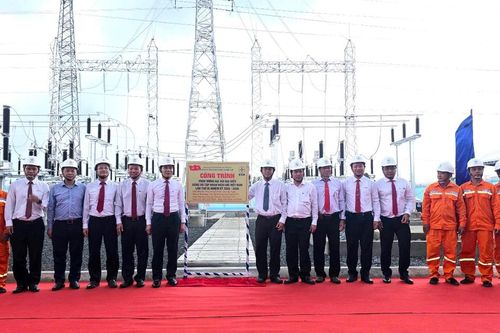 EVNSPC gắn biển hai công trình điện 110kV chào mừng Đại hội Đảng bộ EVN