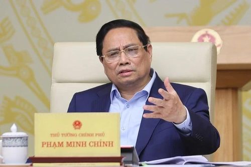 Thủ tướng yêu cầu xử lý tình trạng 'cò giấy tờ' ở các trung tâm hành chính công