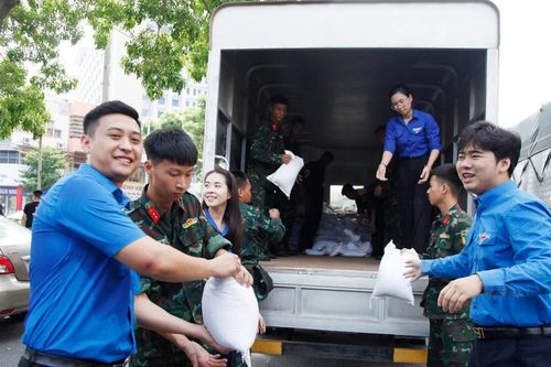 Tỉnh Đoàn Bắc Ninh tiếp nhận 1.000 suất quà tặng gia đình chính sách có hoàn cảnh khó khăn