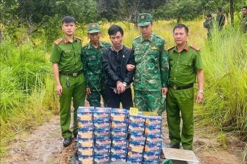 Tóm gọn hai đối tượng chở pháo lậu qua biên giới