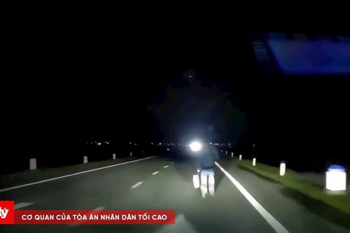 Bị xe ô tô tông tử vong khi đi bộ trên đường lúc rạng sáng