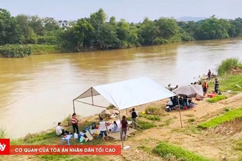Bé trai 8 tuổi trượt chân rơi xuống sông tử vong tại Thái Nguyên