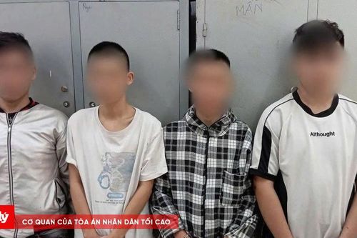 Nhóm thanh thiếu niên dùng hung khí tấn công người đi đường