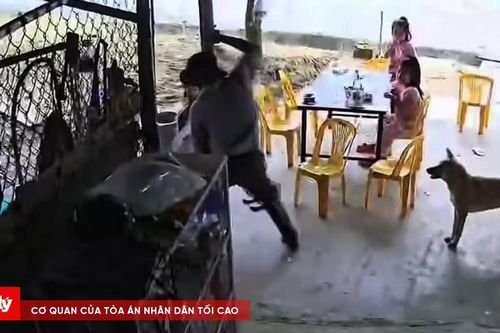 Người đàn ông bất ngờ bị đối tượng lạ dùng hung khí đâm nhiều nhát