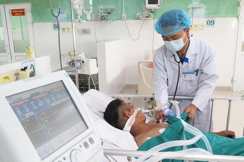 Ăn cơm với cá muối chua, nạn nhân nguy kịch vì ngộ độc Botulinum