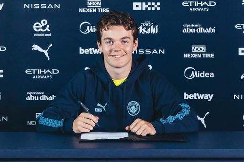 Man City ký hợp đồng với 'đàn em' Haaland