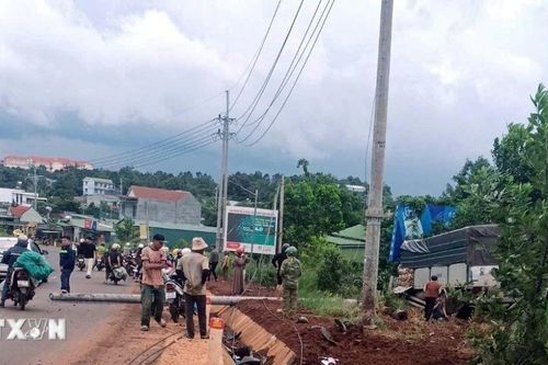 Lâm Đồng: Xe tải va chạm xe máy trên Quốc lộ 28 gây thương vong