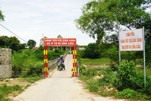 Cầu xuống cấp nghiêm trọng, ảnh hưởng hàng nghìn người dân xã Phú Trạch (Quảng Trị)