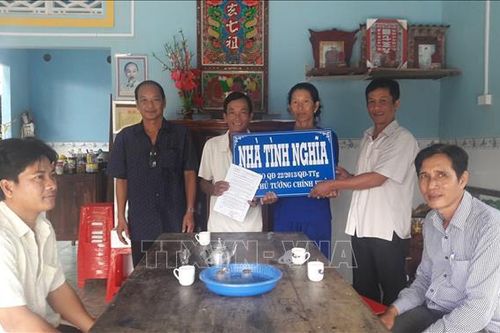 Tiếp thêm động lực cho các gia đình chính sách
