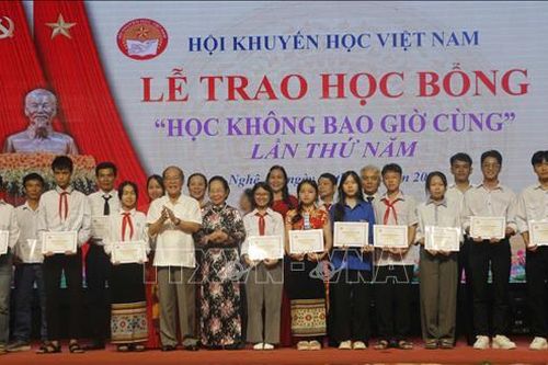 'Thắp sáng' khát vọng học tập trong thời đại chuyển đổi số