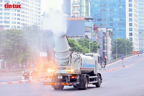 'Pháo xa sương mù' lăn bánh trên phố Hà Nội