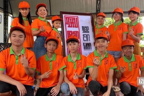 Lớp học đặc biệt ở Gia Lai: Viết bằng ánh mắt, vẽ bằng trái tim
