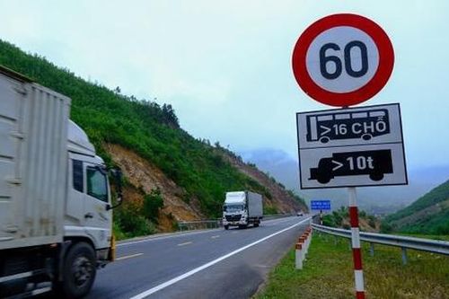Cục CSGT đang nghiên cứu, đề xuất sơn 'tốc độ tối đa cho phép' lên mặt đường
