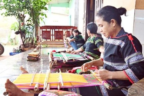 Đảm bảo sự tham gia thực chất của phụ nữ dân tộc thiểu số trong phát triển kinh tế - xã hội