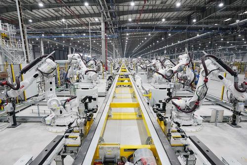 Kinh tế tư nhân Việt Nam: 'Dọn tổ' cho FDI, sao bằng nuôi dưỡng 'đại bàng' Việt?