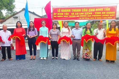 Xã Cù Lao Giêng khánh thành cầu chợ Bình Tấn
