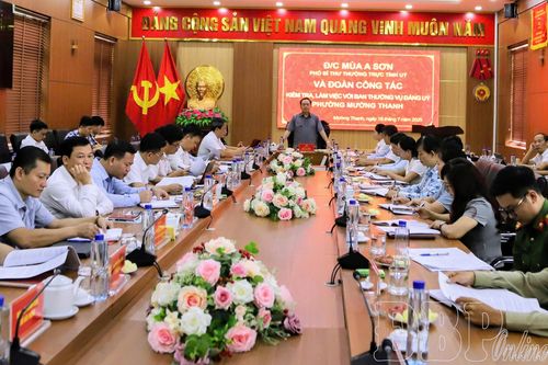 Phó Bí thư Thường trực Tỉnh ủy Mùa A Sơn làm việc tại phường Mường Thanh