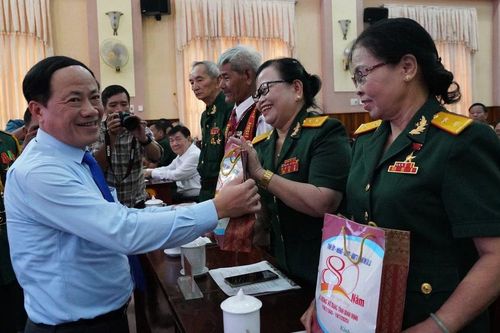 Gặp mặt nhân kỷ niệm 80 năm ngày truyền thống lực lượng vũ trang tỉnh Bình Định