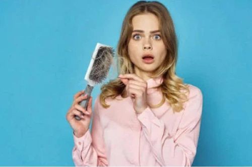 Bác sĩ chia sẻ 6 mẹo 'cứu' mái tóc vào mùa hè